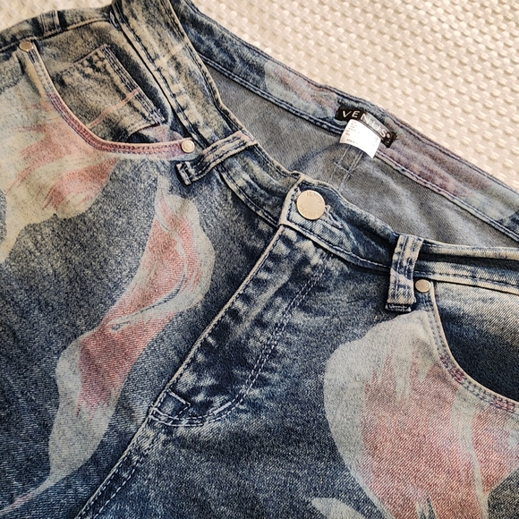 VENUS EUC WOMEN'S SIZE 12 BIRD FLORAL HIP JEANS - Picture 6 of 11
